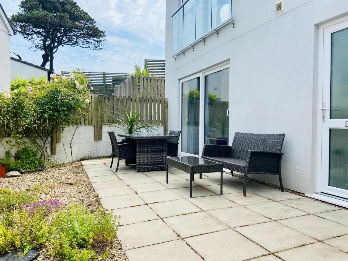 Above The Bay - Enclosed Garden Apartment With Parking Penzance Exterior foto